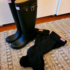 Hunter Classic Tall Rainboots with matching boot socks
